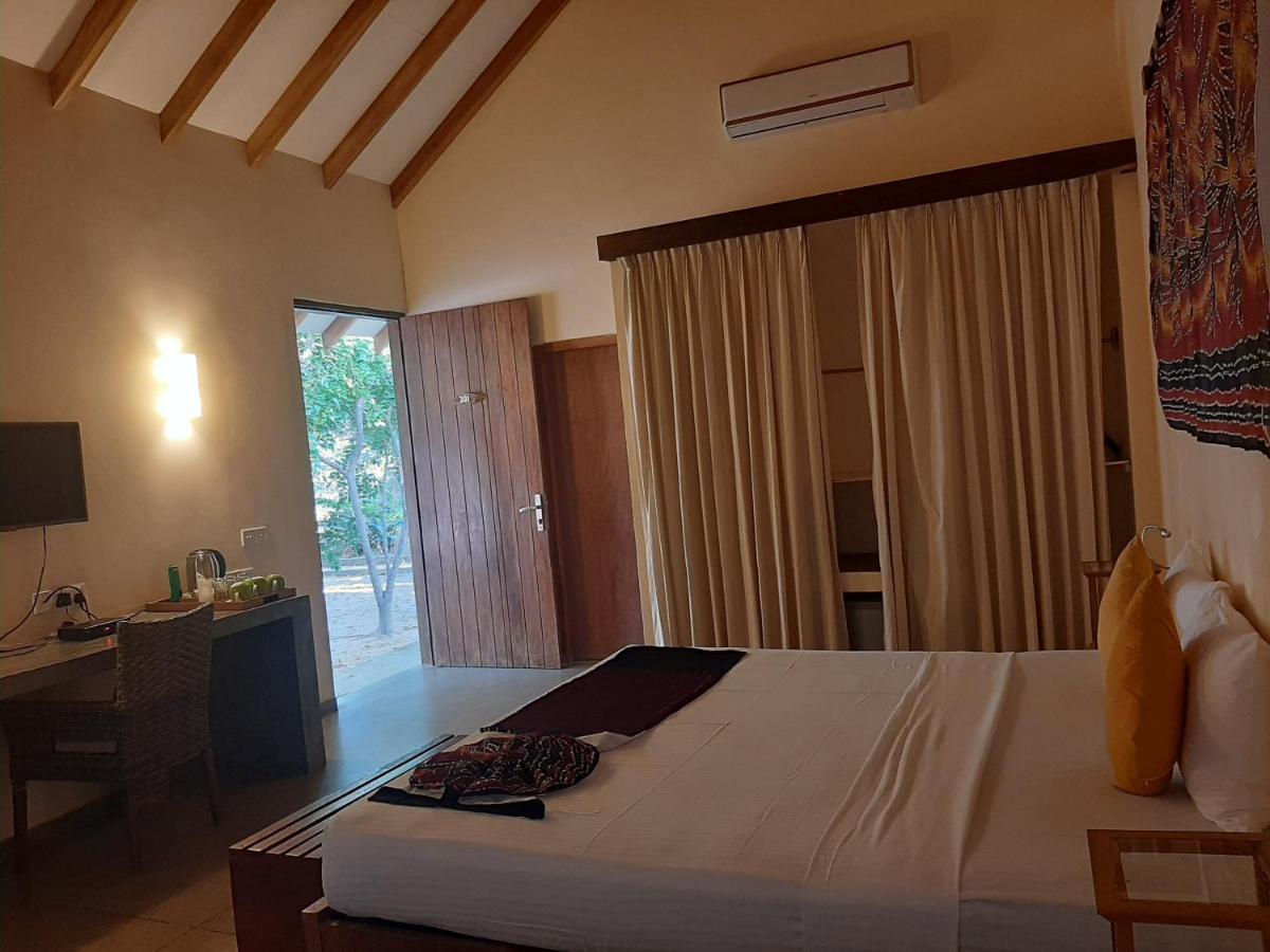 Giman Free Beach Resort Passikudah Esterno foto