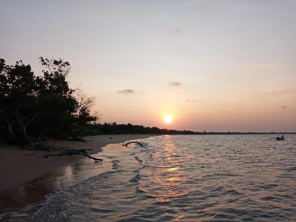 Giman Free Beach Resort Passikudah Esterno foto