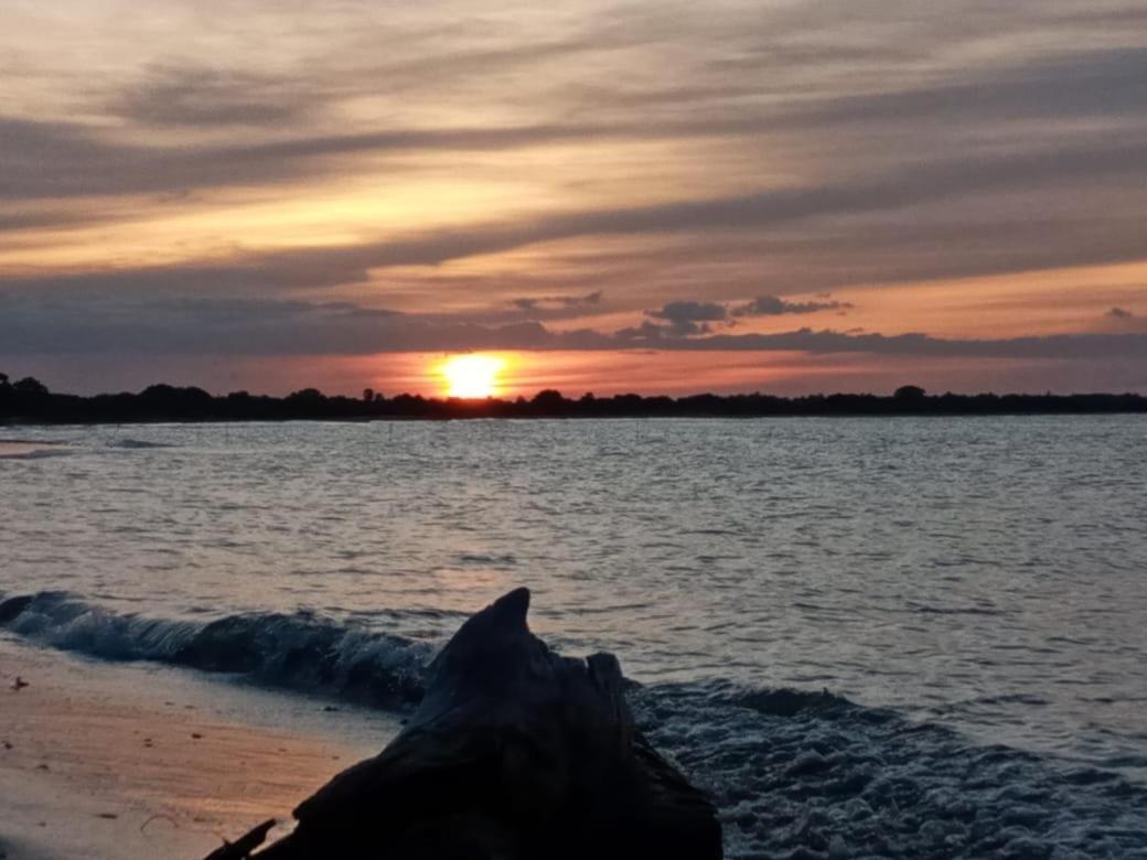 Giman Free Beach Resort Passikudah Esterno foto