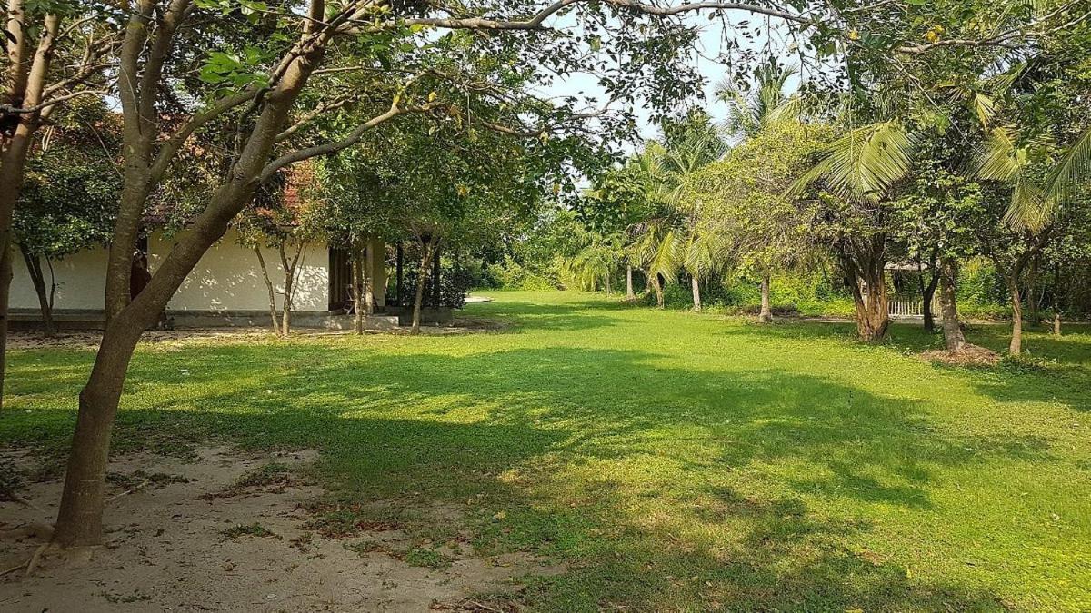 Giman Free Beach Resort Passikudah Esterno foto