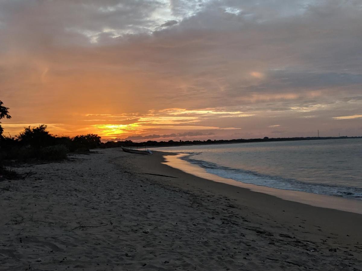 Giman Free Beach Resort Passikudah Esterno foto